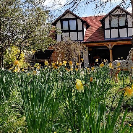 Delightful & Picturesque Modern Detached Apartment, Next To Chester Zoo, Near Park And Ride To City Centre Екстериор снимка