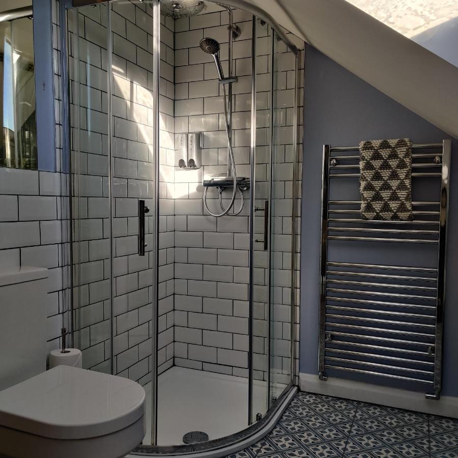 Delightful & Picturesque Modern Detached Apartment, Next To Chester Zoo, Near Park And Ride To City Centre Екстериор снимка