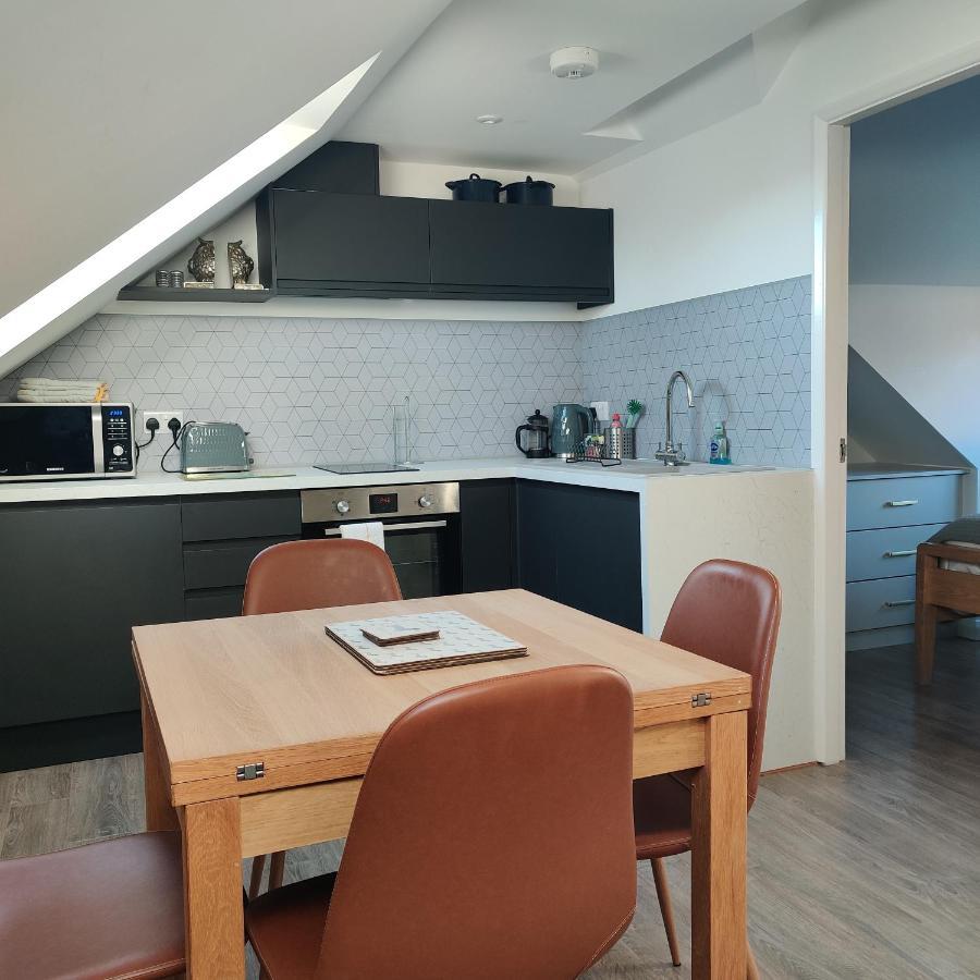 Delightful & Picturesque Modern Detached Apartment, Next To Chester Zoo, Near Park And Ride To City Centre Екстериор снимка