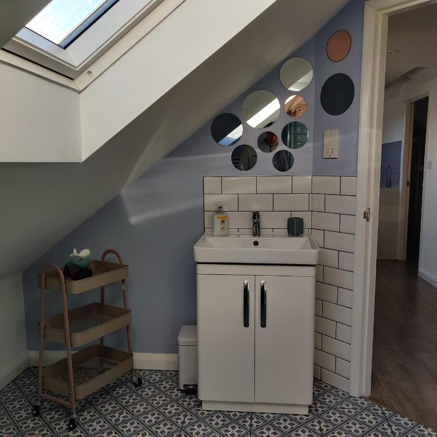 Delightful & Picturesque Modern Detached Apartment, Next To Chester Zoo, Near Park And Ride To City Centre Екстериор снимка
