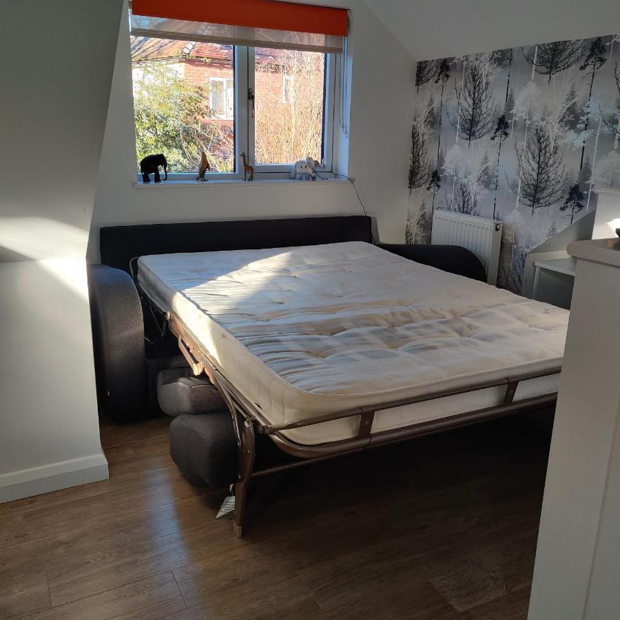 Delightful & Picturesque Modern Detached Apartment, Next To Chester Zoo, Near Park And Ride To City Centre Екстериор снимка