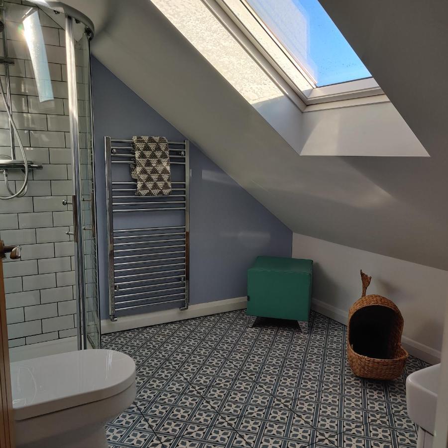 Delightful & Picturesque Modern Detached Apartment, Next To Chester Zoo, Near Park And Ride To City Centre Екстериор снимка