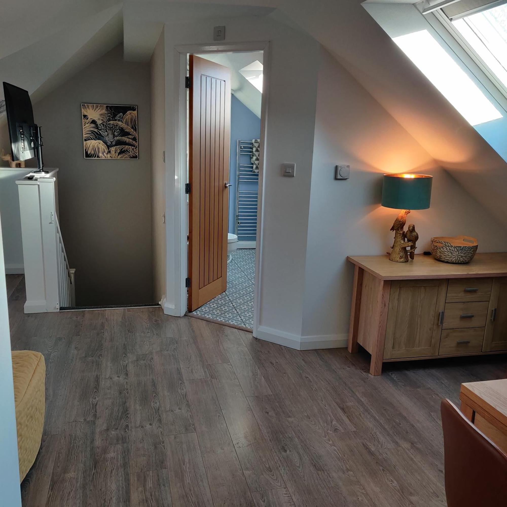 Delightful & Picturesque Modern Detached Apartment, Next To Chester Zoo, Near Park And Ride To City Centre Екстериор снимка