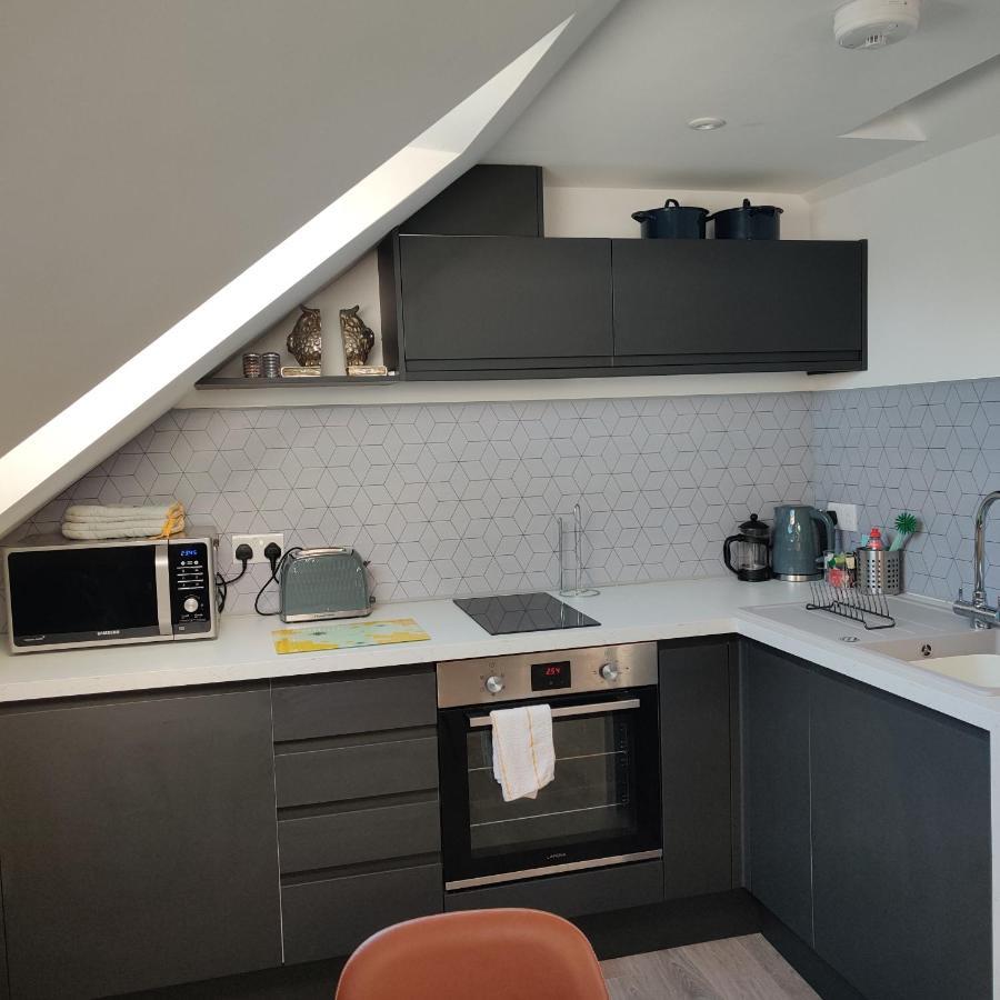 Delightful & Picturesque Modern Detached Apartment, Next To Chester Zoo, Near Park And Ride To City Centre Екстериор снимка