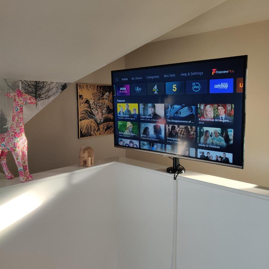 Delightful & Picturesque Modern Detached Apartment, Next To Chester Zoo, Near Park And Ride To City Centre Екстериор снимка