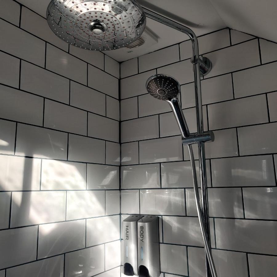 Delightful & Picturesque Modern Detached Apartment, Next To Chester Zoo, Near Park And Ride To City Centre Екстериор снимка