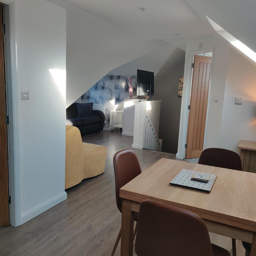 Delightful & Picturesque Modern Detached Apartment, Next To Chester Zoo, Near Park And Ride To City Centre Екстериор снимка